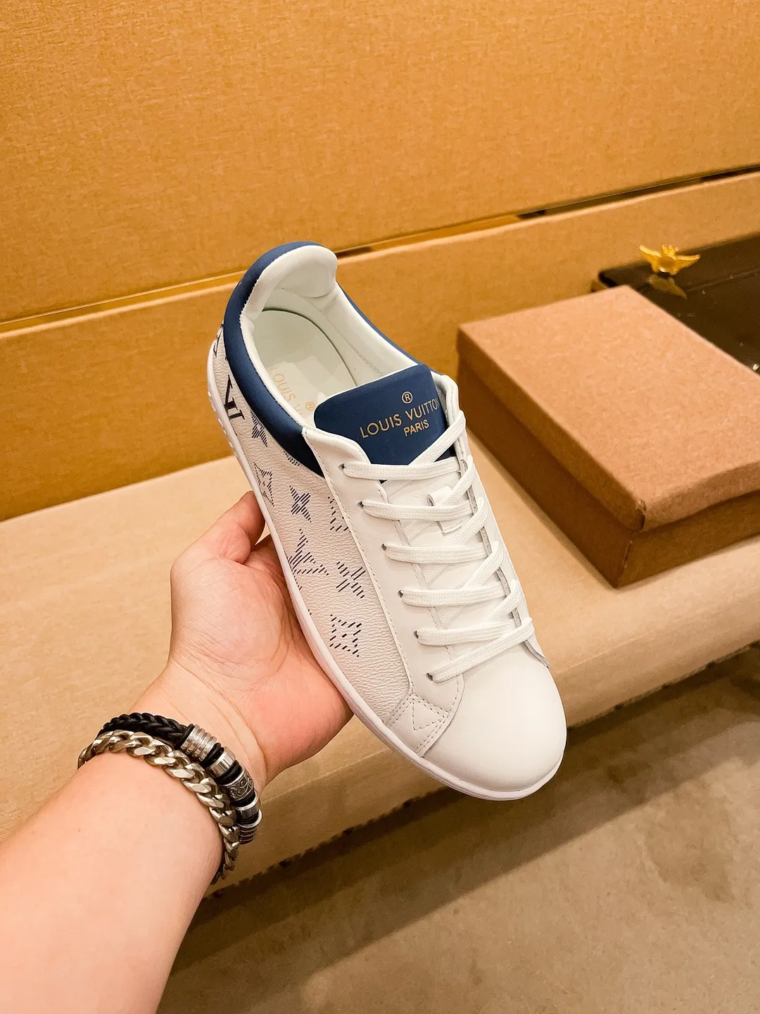 Men's shoes 💰 380💰🔥【LV】🔥 Louis Vuitton, high-end men's shoes brand, official website 1:1 latest masterpiece: the upper is made of Italian imported first-layer cowhide with a comfortable and breathable lining➕original non-slip and wear-resistant outsole🔥, making walking more convenient and comfortable! An exclusive new model, a stunning work, a beautiful 1:1 replica [color] compared to the official quality! Create a fashionable personality to set off your uniqueness! A must-have for trendy men! Classic🔥Size: 38-44 Color: 🔥Multiple colors available🔥
